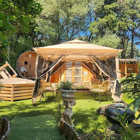 Campingplatz En Bois Avec Jacuzzi Prive Et Piscine