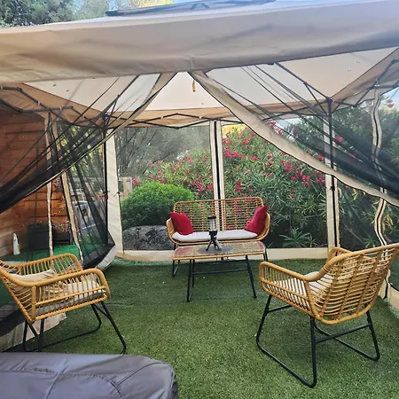 Campingplatz En Bois Avec Jacuzzi Prive Et Piscine *