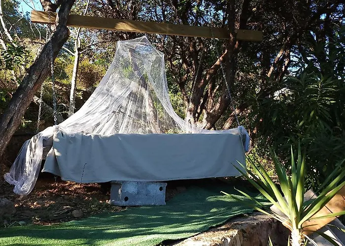 En Bois Avec Jacuzzi Prive Et Piscine Campingplatz