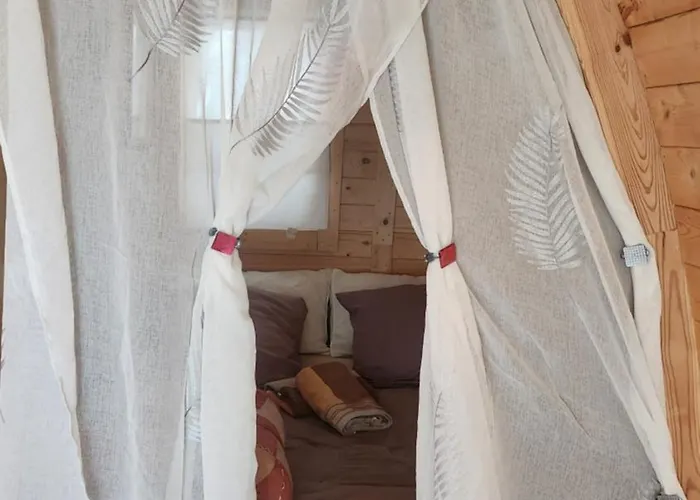 En Bois Avec Jacuzzi Prive Et Piscine