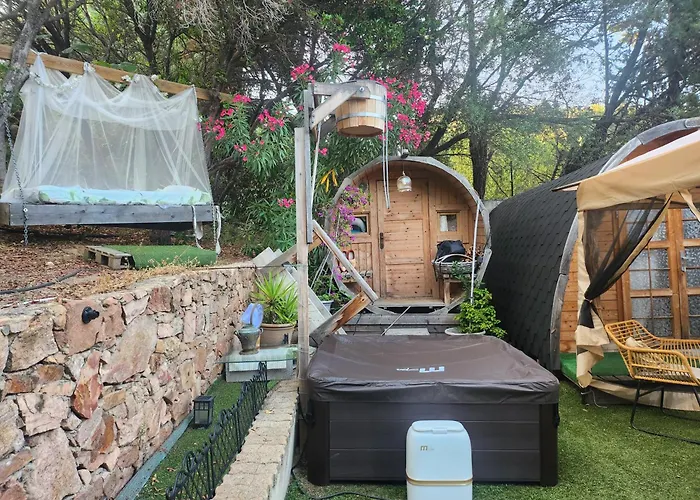 En Bois Avec Jacuzzi Prive Et Piscine