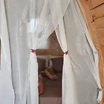 En Bois Avec Jacuzzi Privé Et Piscine