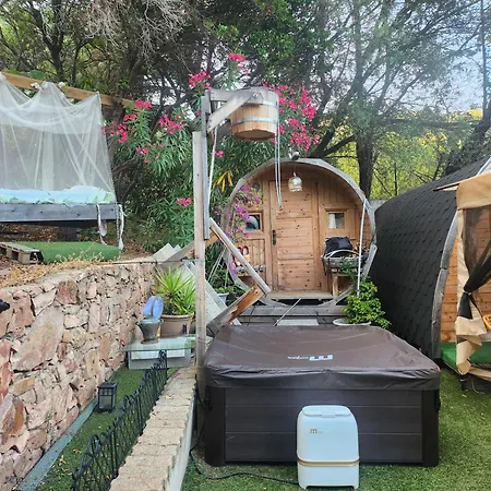 En Bois Avec Jacuzzi Prive Et Piscine