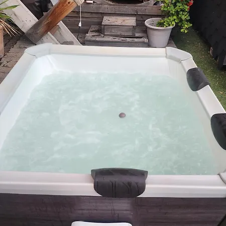 En Bois Avec Jacuzzi Prive Et Piscine Parque de Campismo Porto-Vecchio (Corsica)