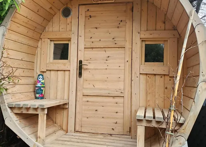 En Bois Avec Jacuzzi Prive Et Piscine Кемпінг