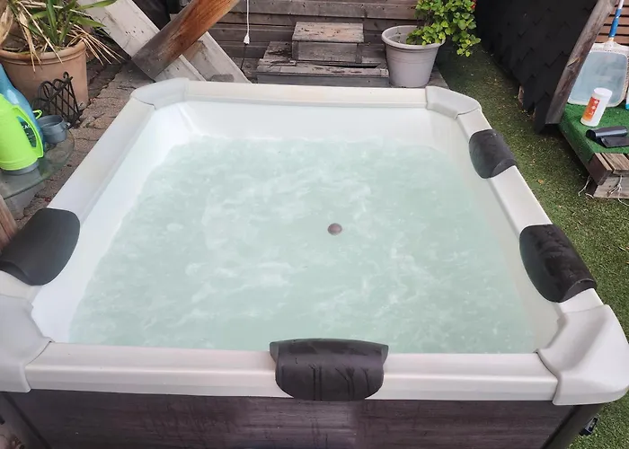 En Bois Avec Jacuzzi Prive Et Piscine 营地 维琪奥港